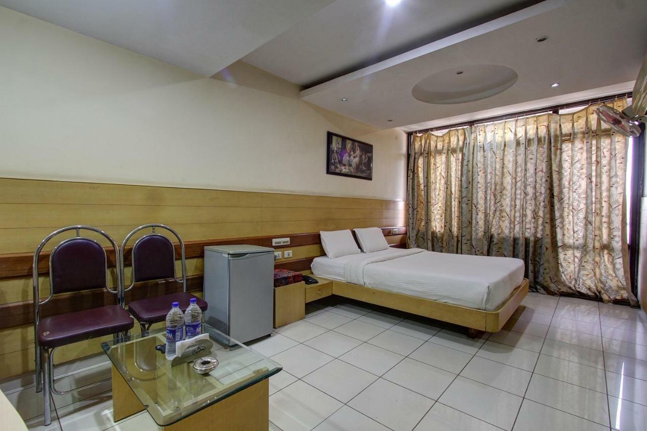 Hotel Rajsangam International บาดามิ ภายนอก รูปภาพ